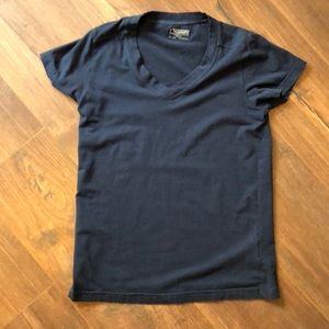 Mountain Khakis navy v neck top